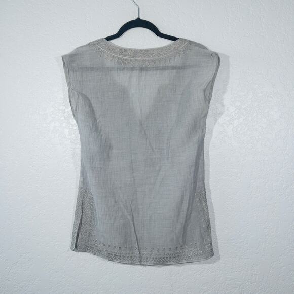 New York & Company Gray Lurex Embroidered V-Neck Blouse Size XS - Picture 4 of 5